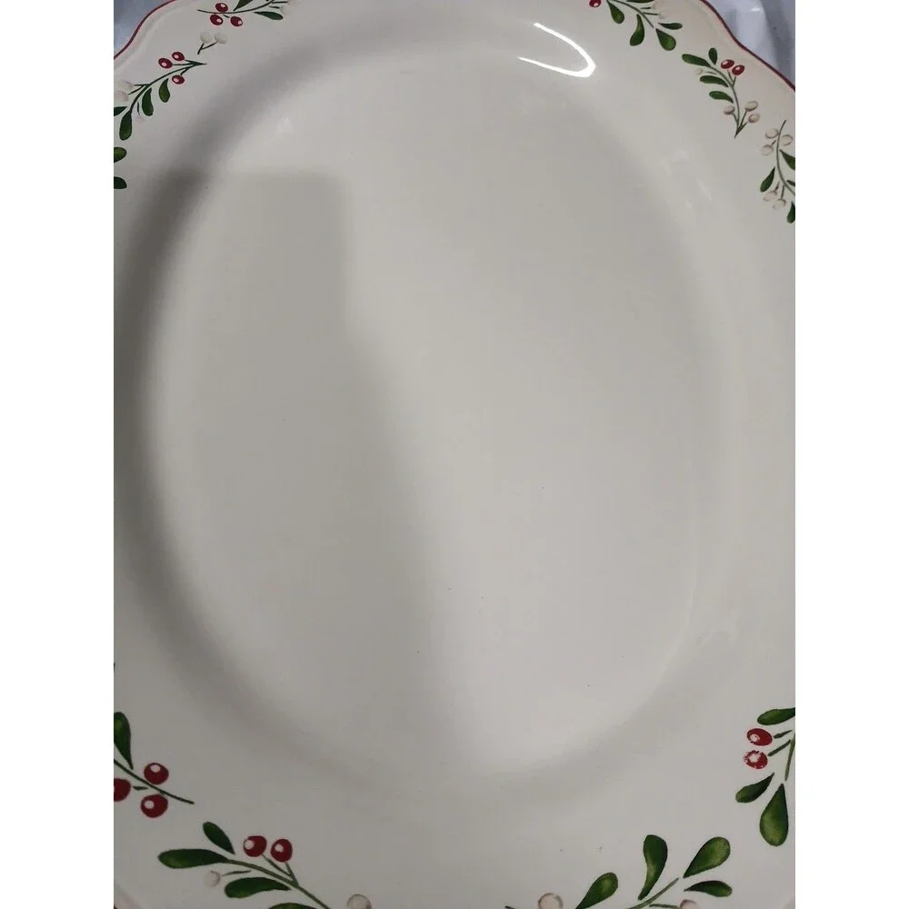 Better Homes & Gardens Holiday 2011 Oval Christmas Platter With Holly & Berries